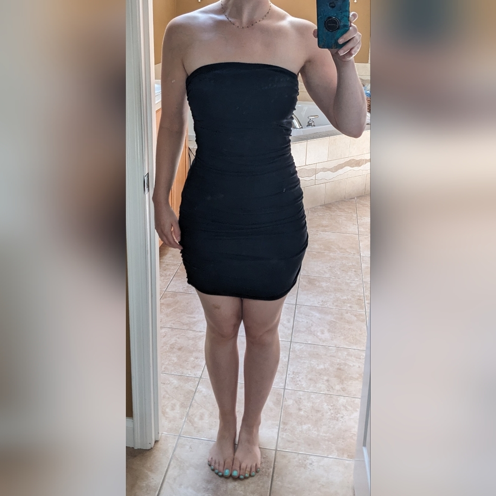 Black Ruched Bodycon Mini Dress - Picture 4 of 5